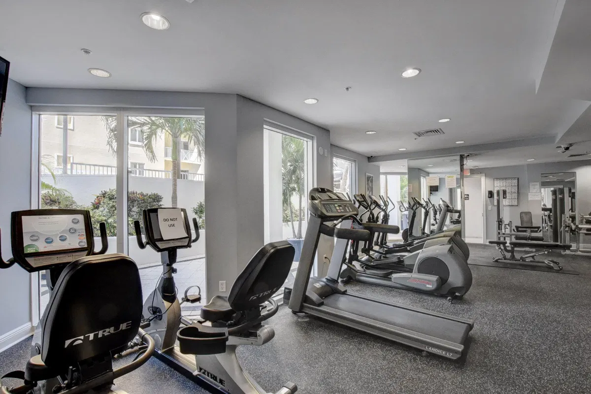 The Strand Unit 1206 photo 40
