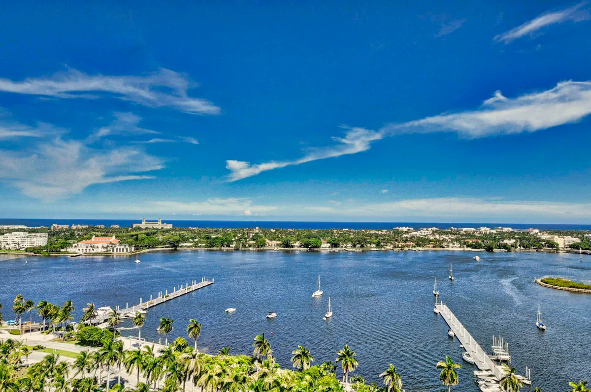 The Strand Unit 1206 photo 49