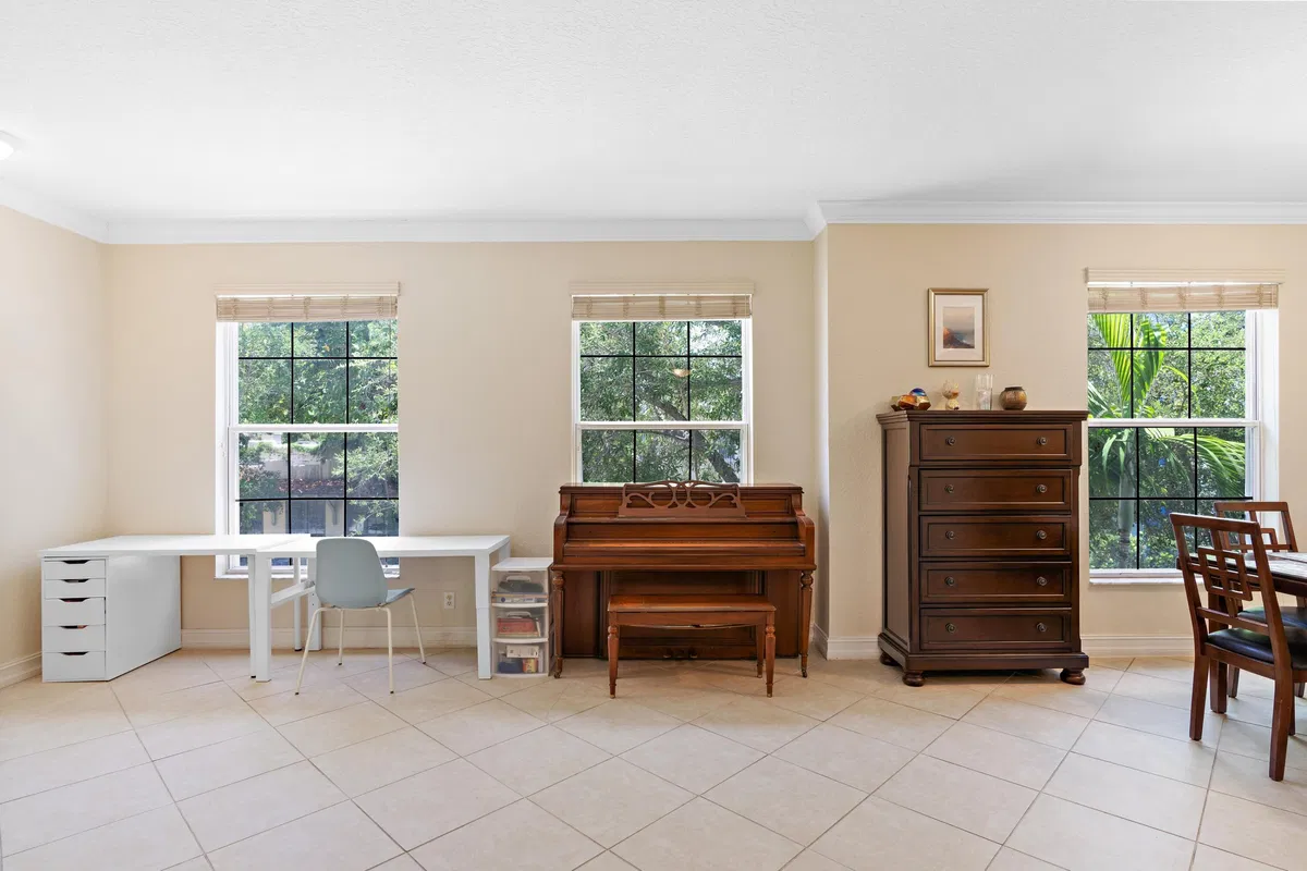 Residence photo 4