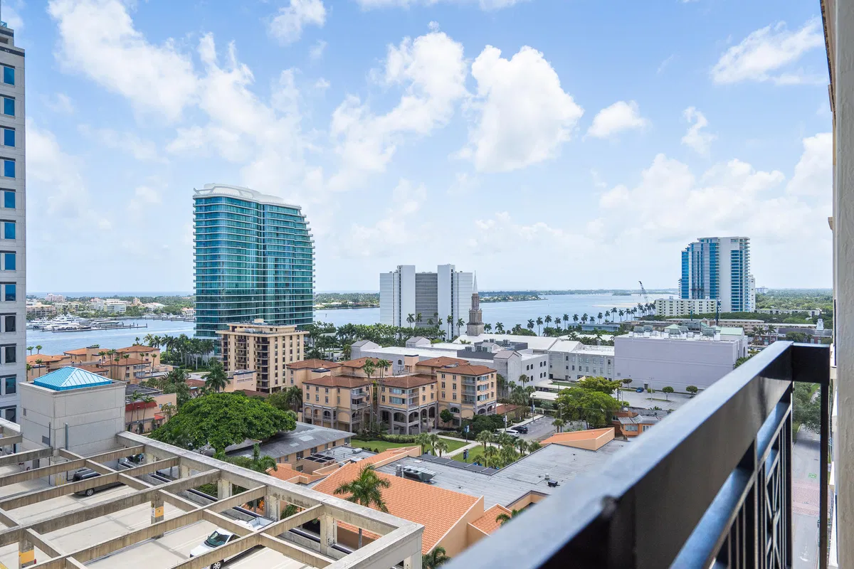One City Plaza Unit 1008 photo 4