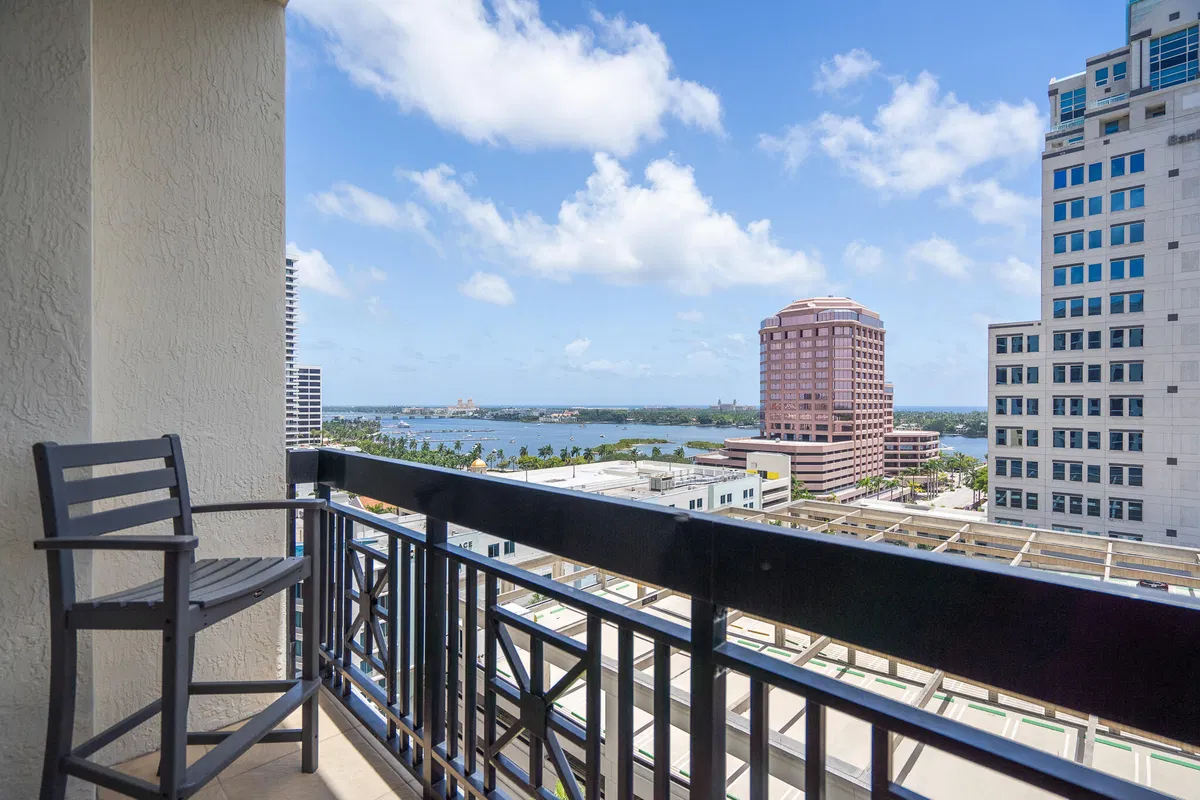 One City Plaza Unit 1008 photo 22