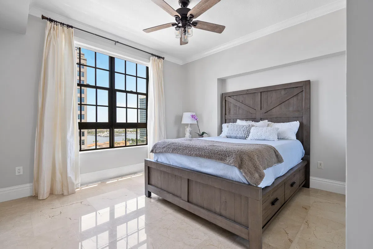 One City Plaza Unit 1008 photo 31