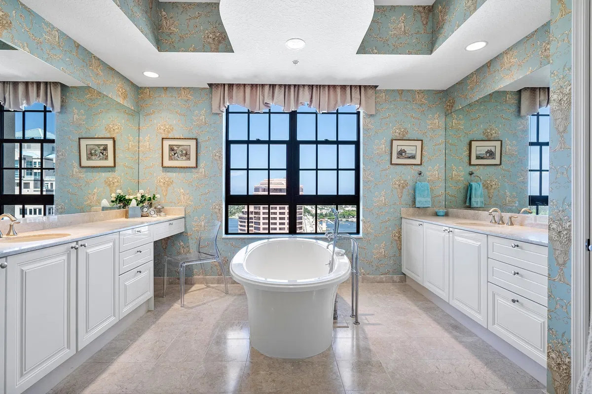 Two City Plaza Unit 1811 photo 13