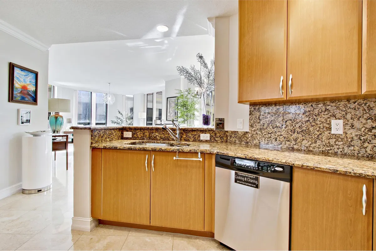 Two City Plaza Unit 1415 photo 4