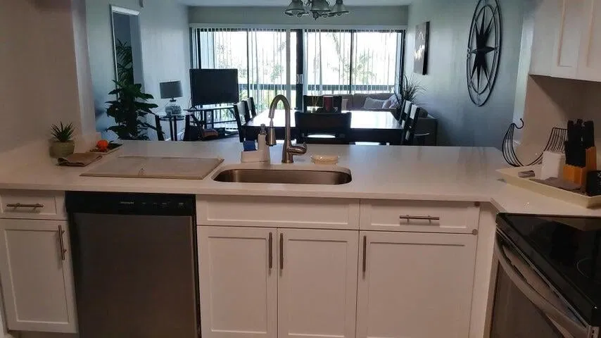 Unit 206 photo 4