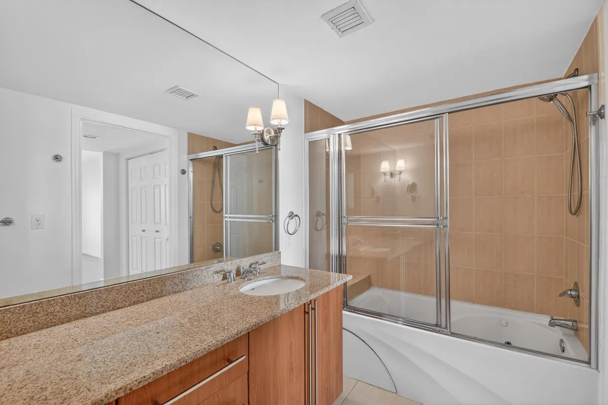 610 Clematis Unit 631 photo 25