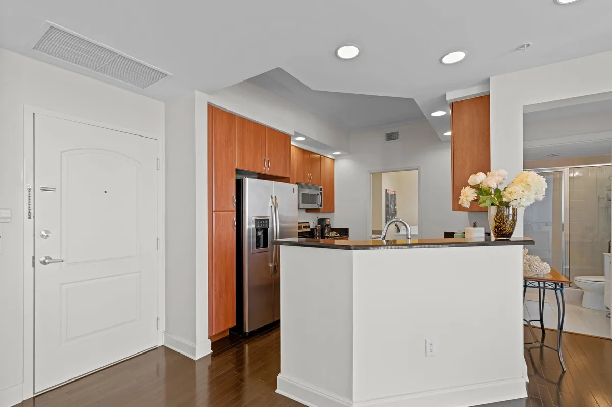 One City Plaza Unit 1402 photo 4