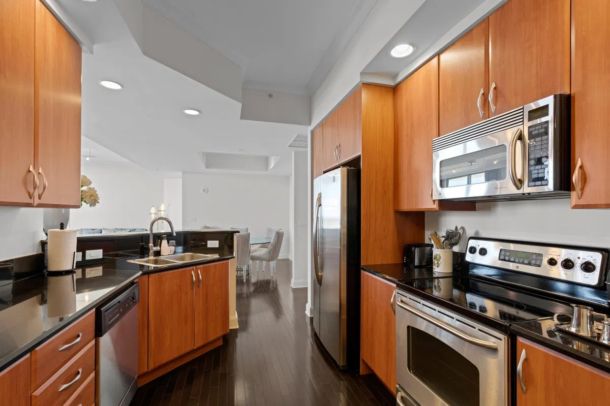 One City Plaza Unit 1402 photo 7