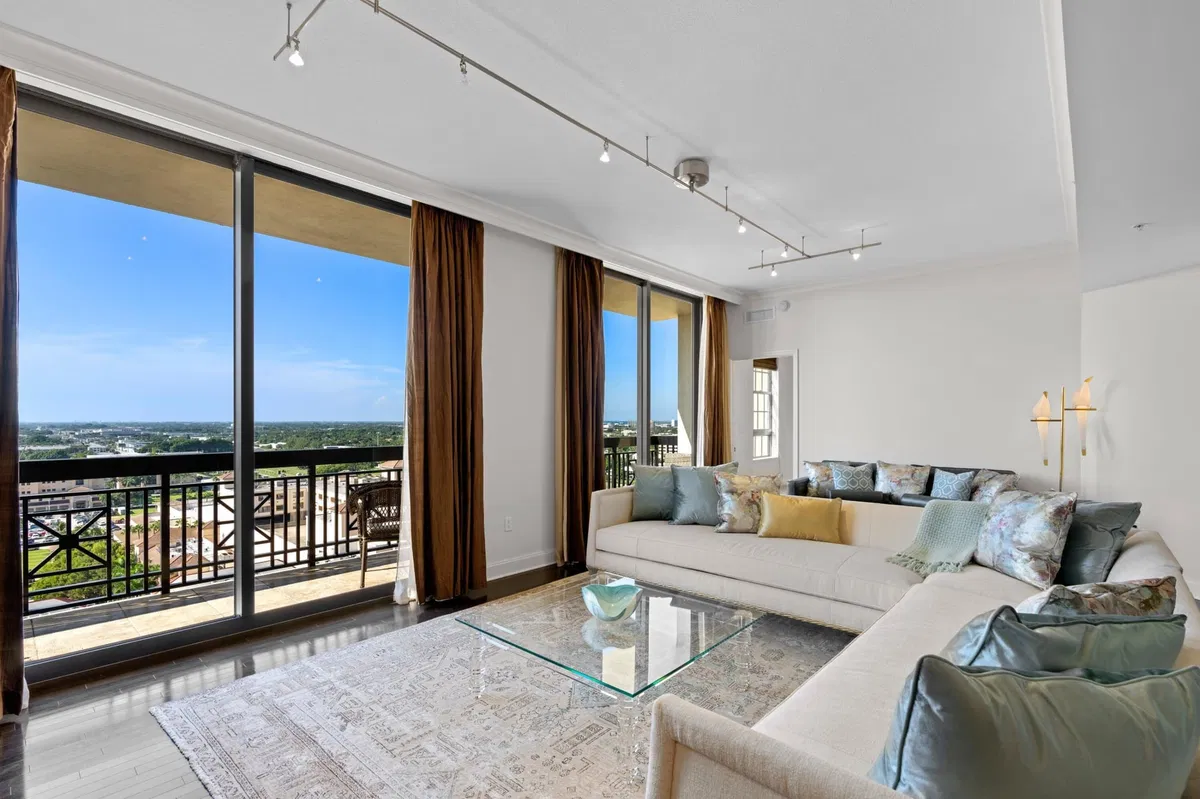 One City Plaza Unit 1402 photo 10