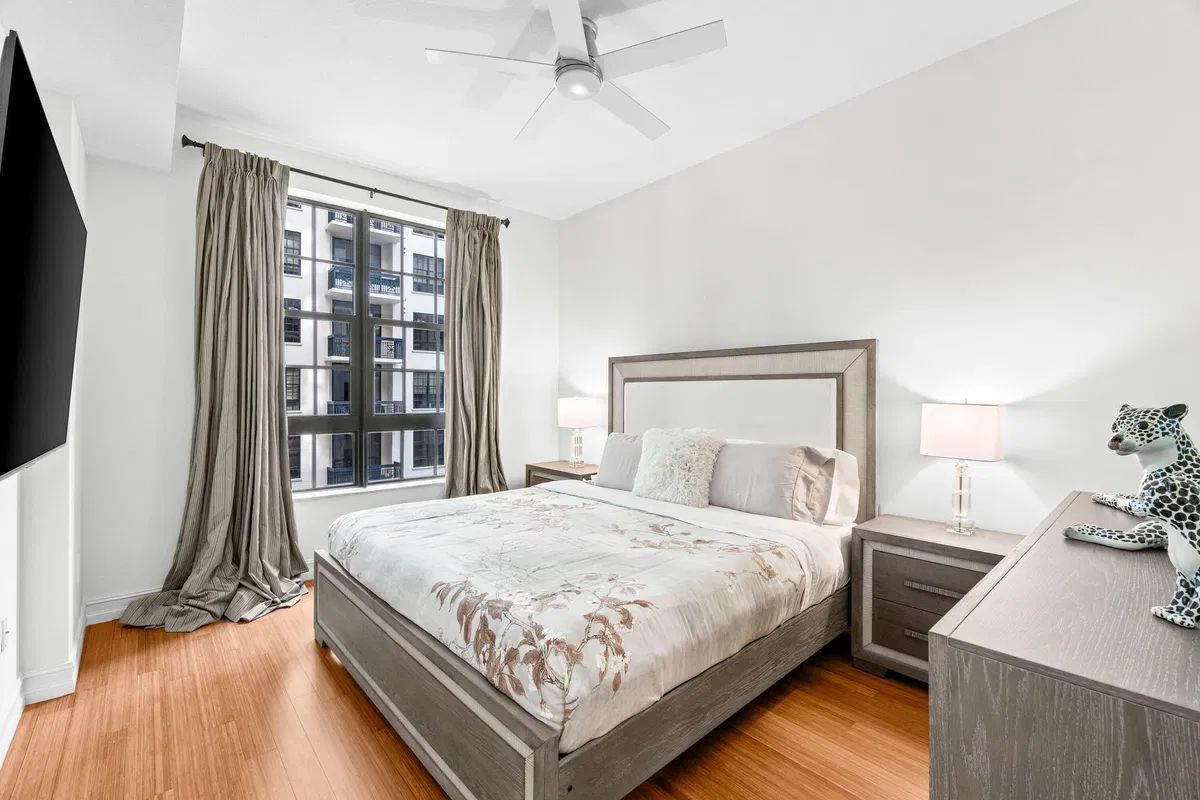 Two City Plaza Unit 807 photo 10