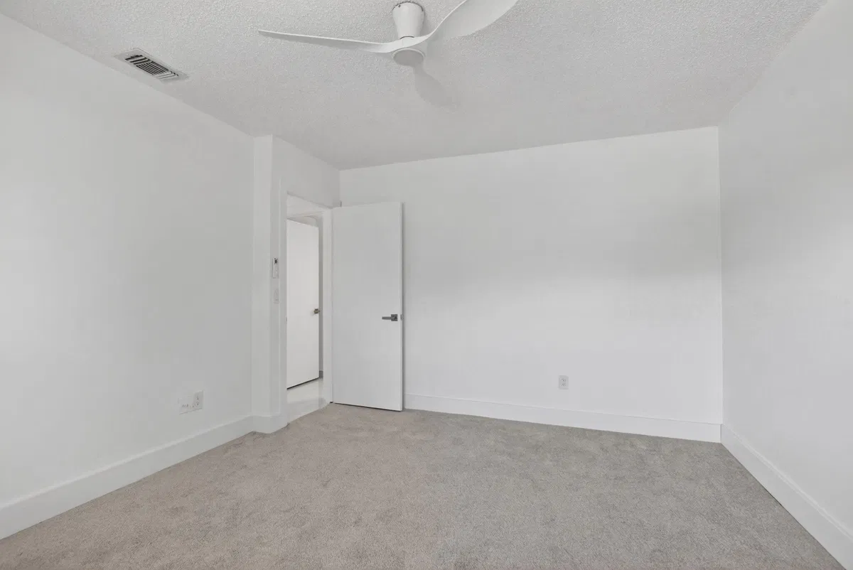 Unit 28F photo 31