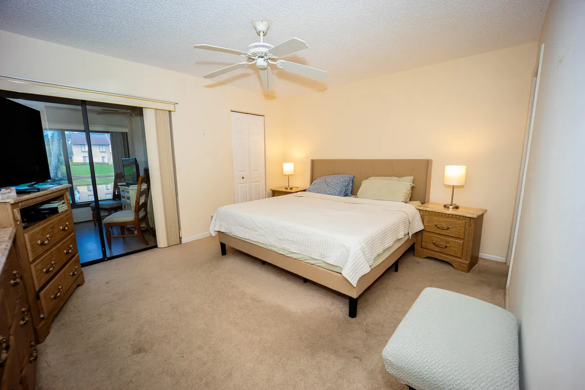 Unit F photo 22