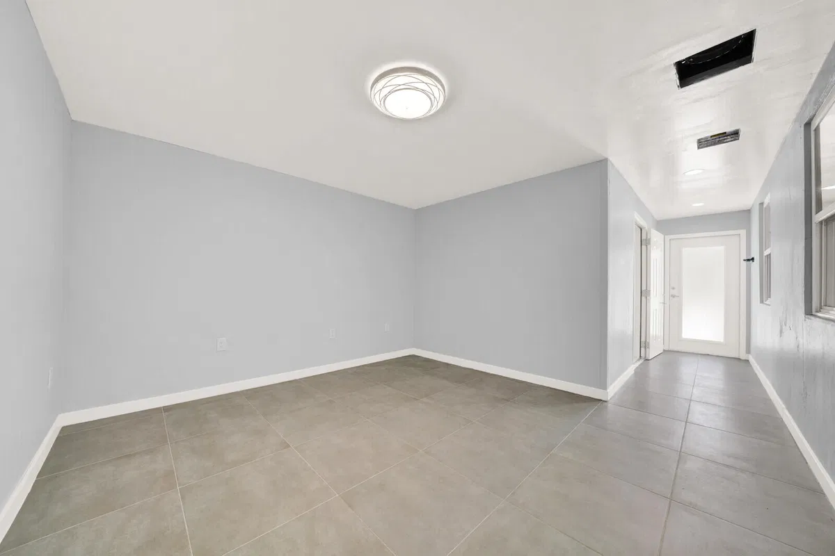 Residence photo 16