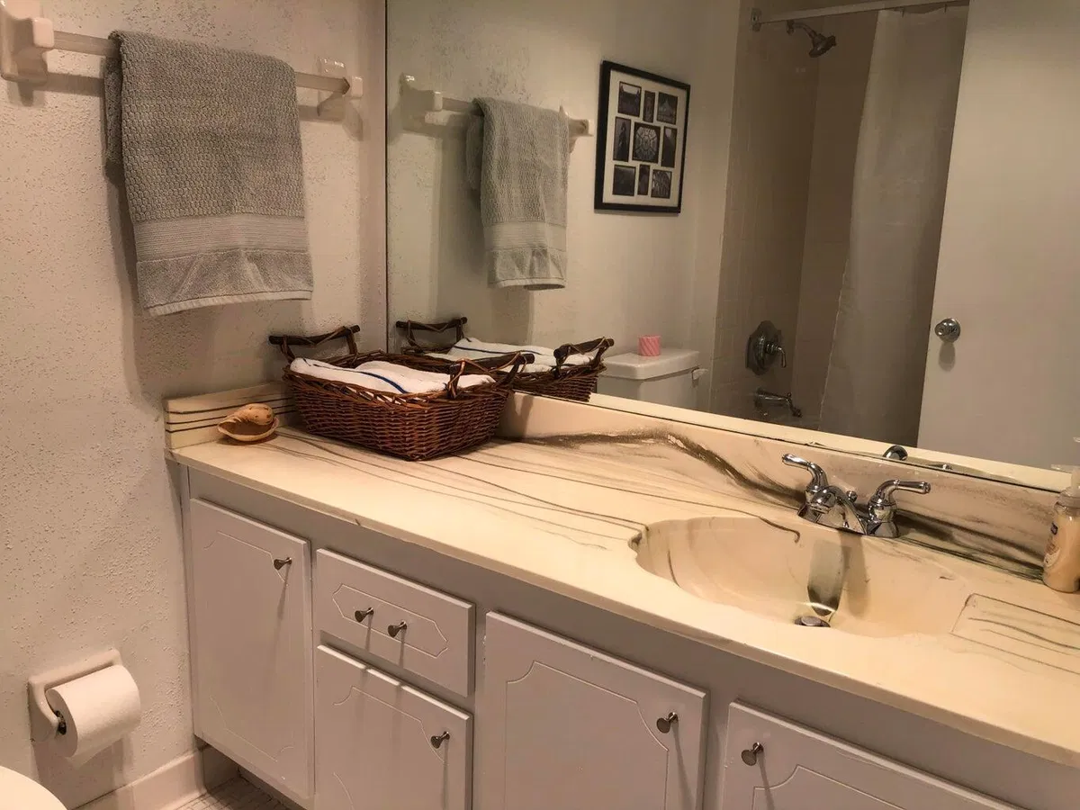 Unit 1023 photo 16