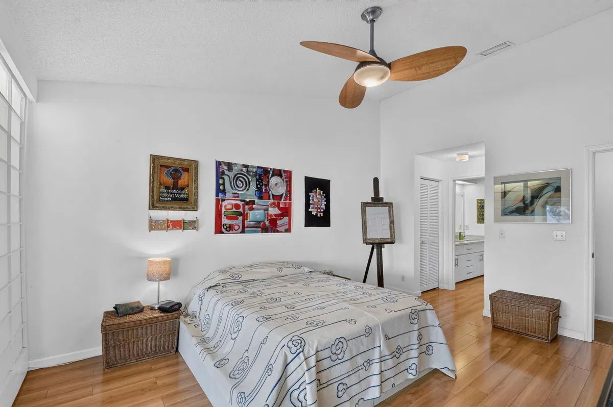 Residence photo 25