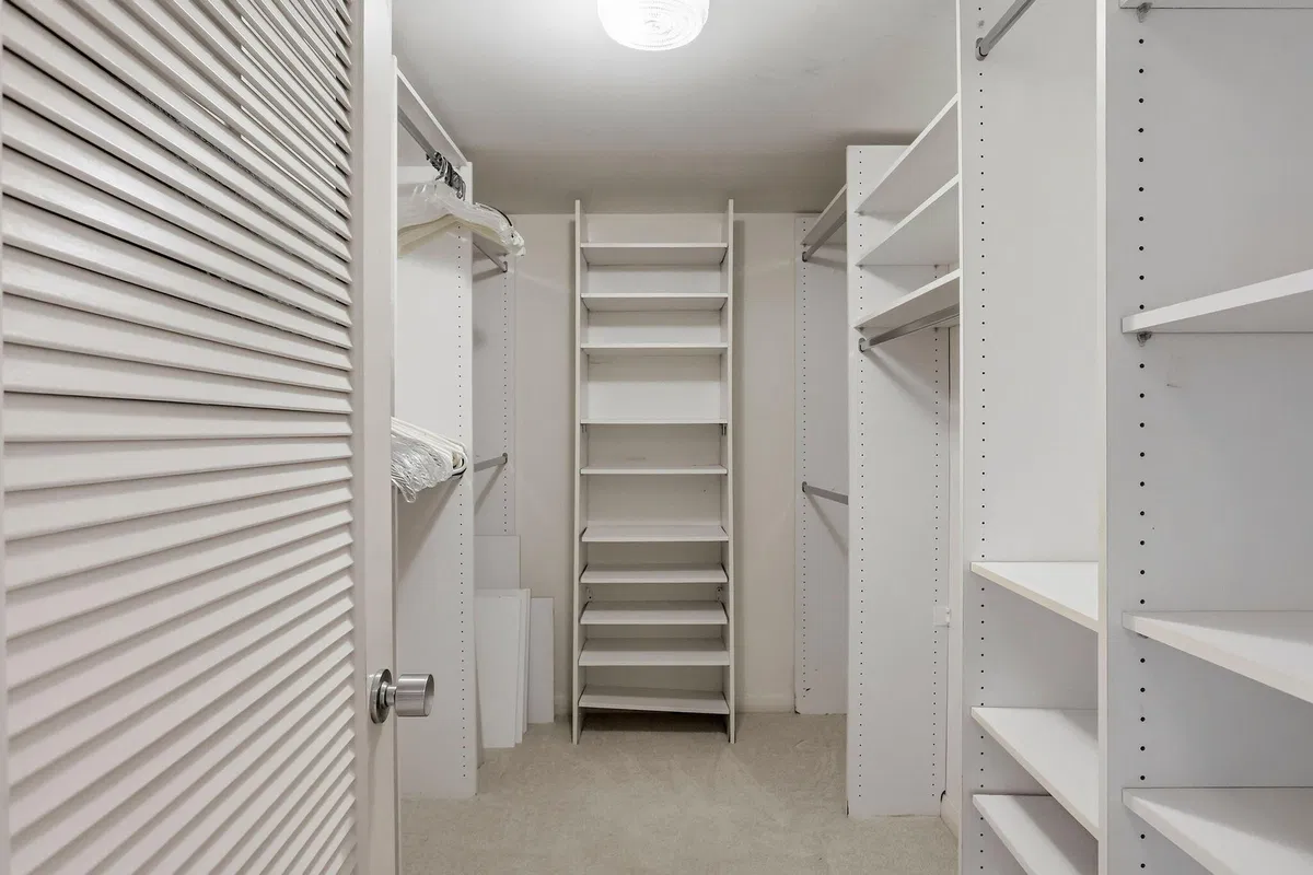  Unit 1010 photo 37