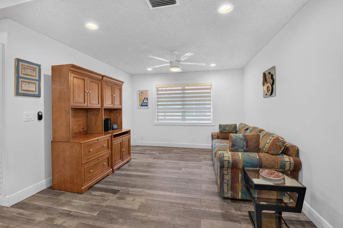  Residence photo 7