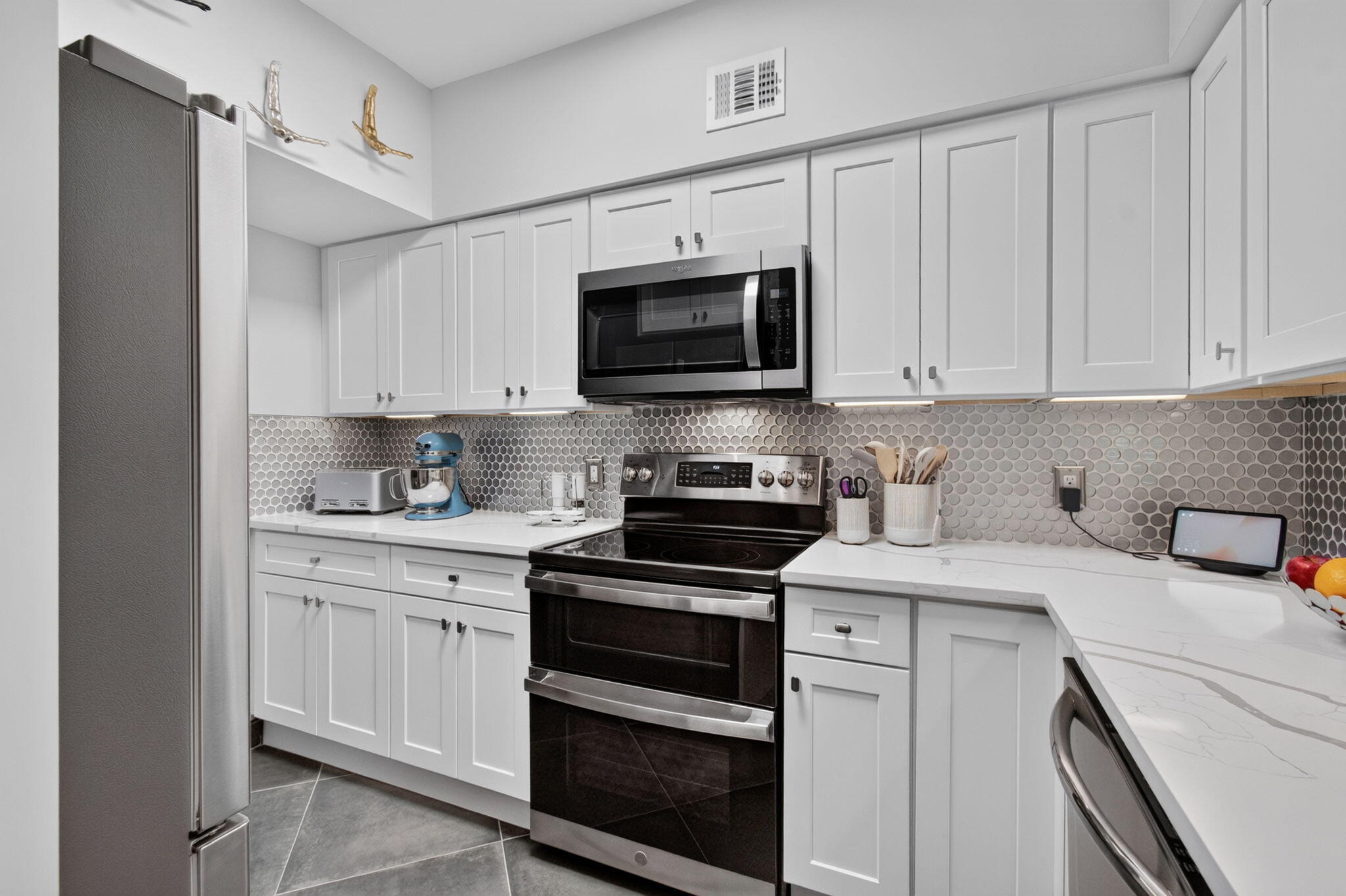 Unit 113 photo 13