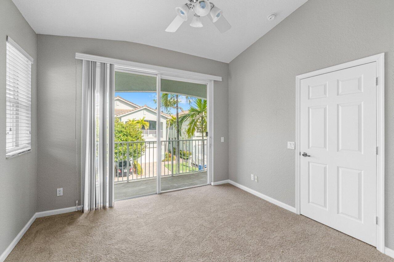 Residence photo 16
