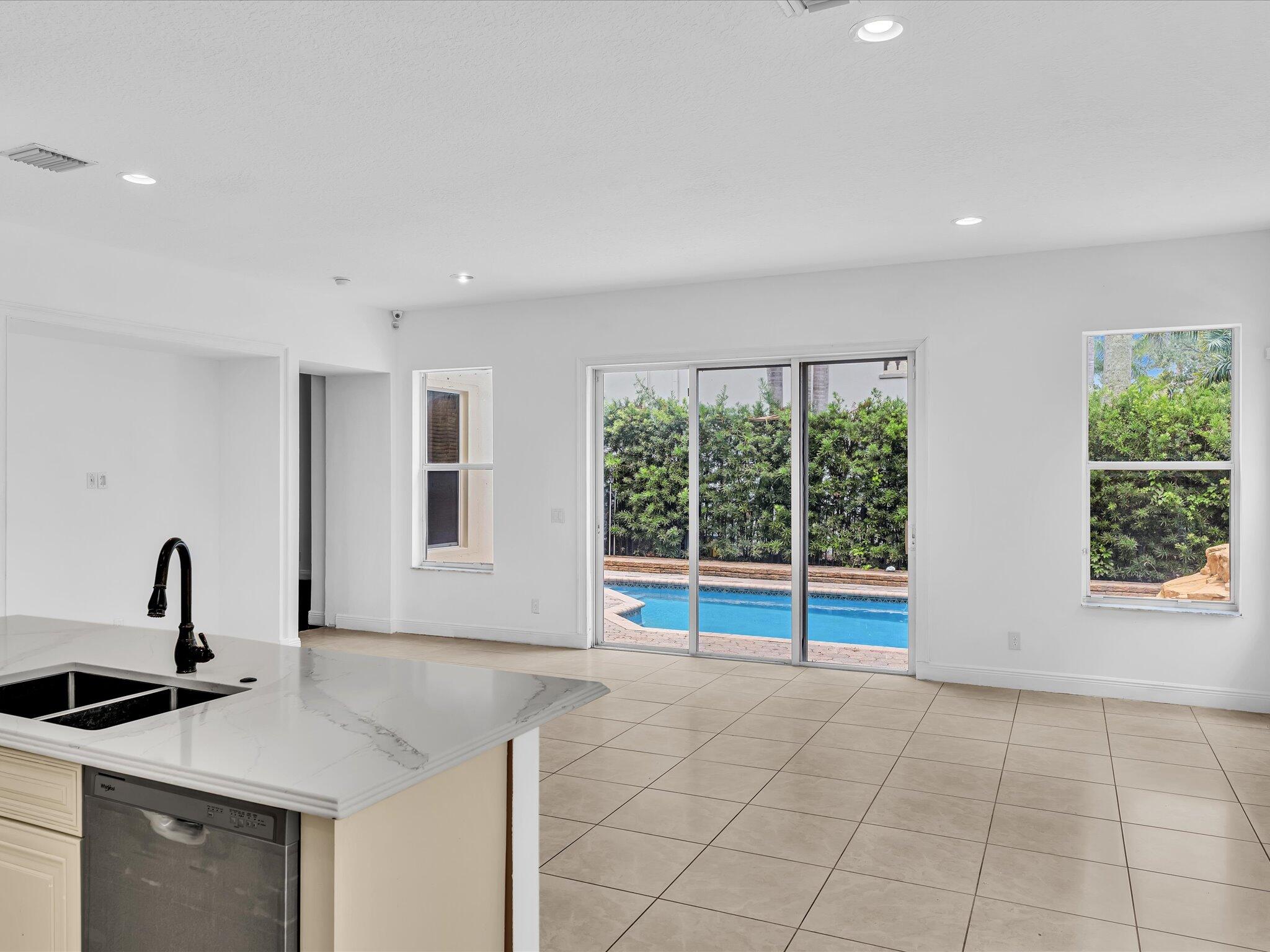  Residence photo 34