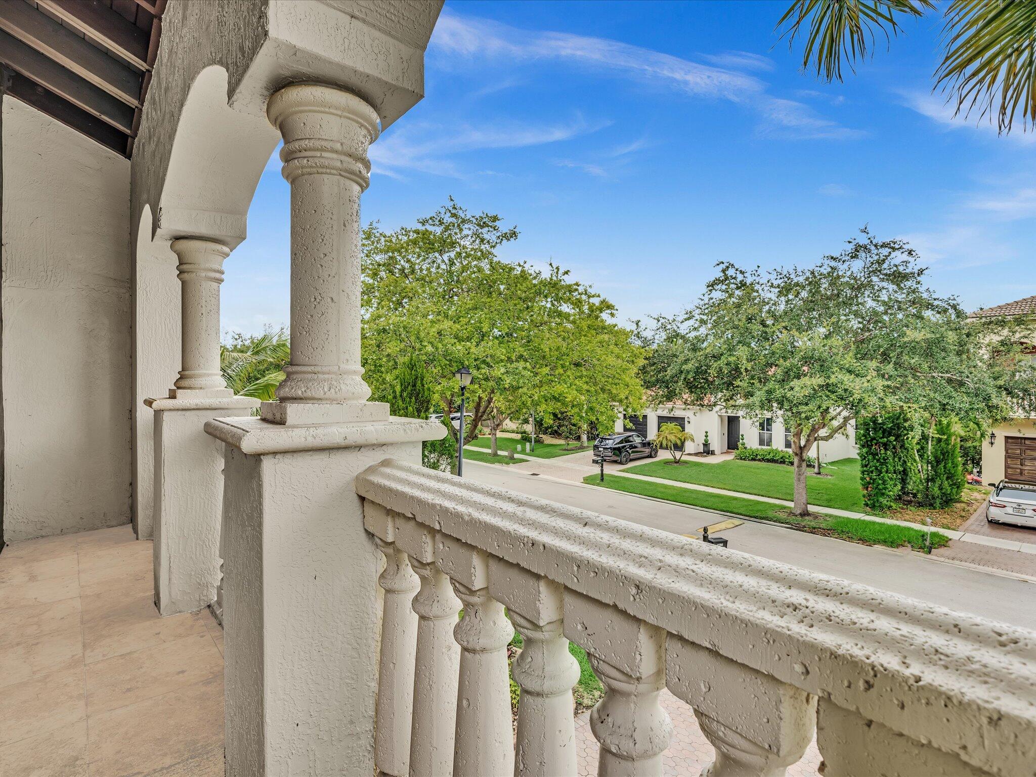  Residence photo 100