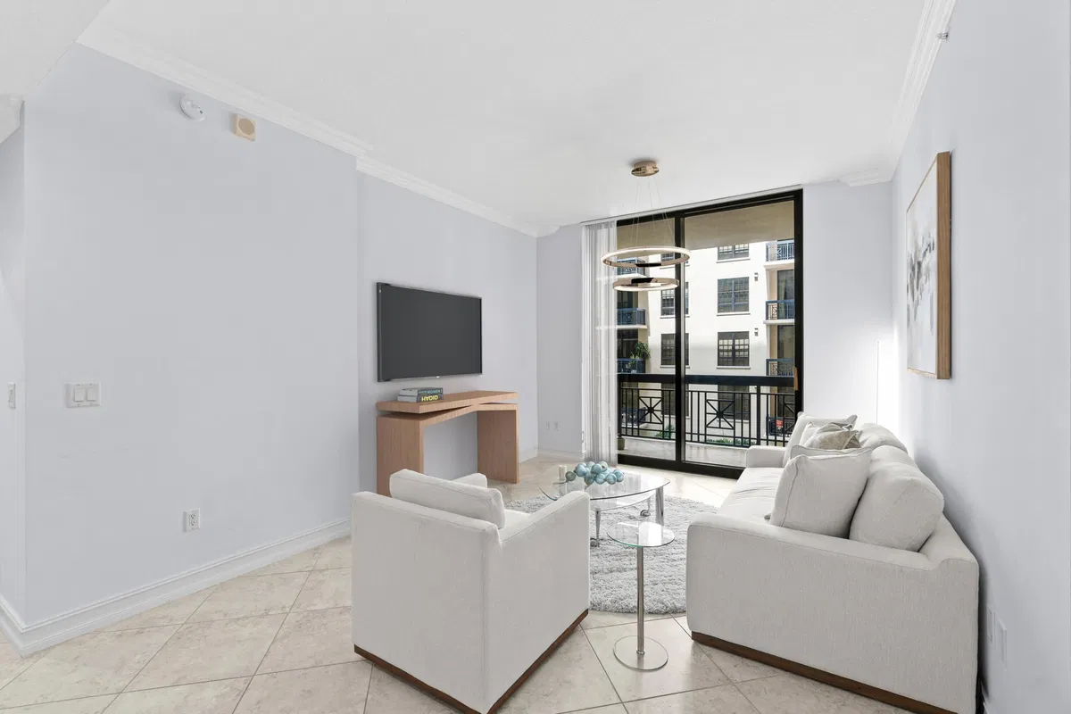 Two City Plaza Unit 713 photo 4