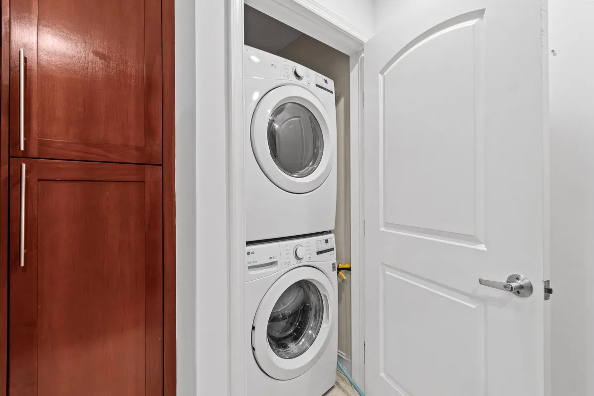 Two City Plaza Unit 713 photo 13