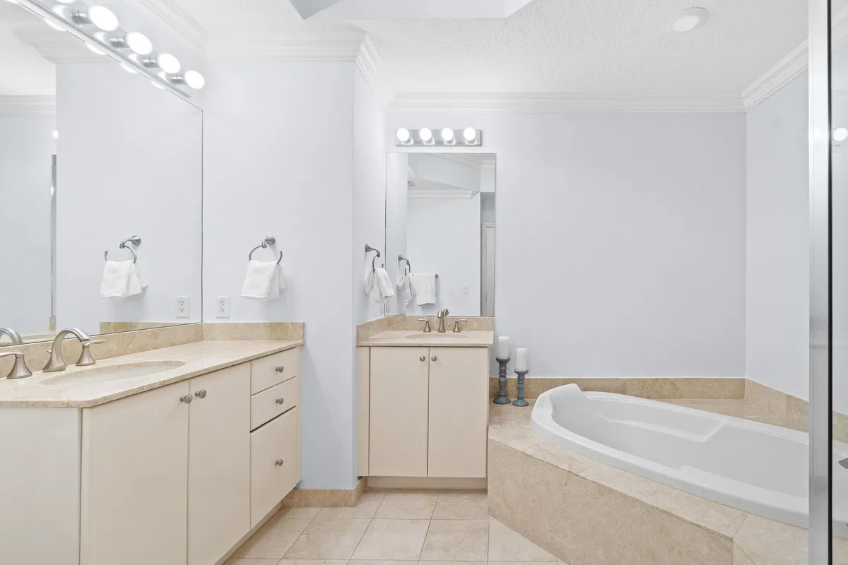 Two City Plaza Unit 713 photo 16