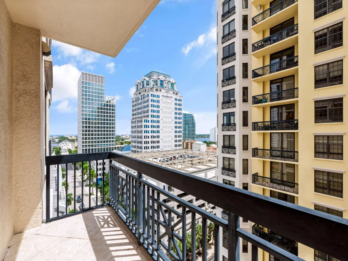 Two City Plaza Unit 815