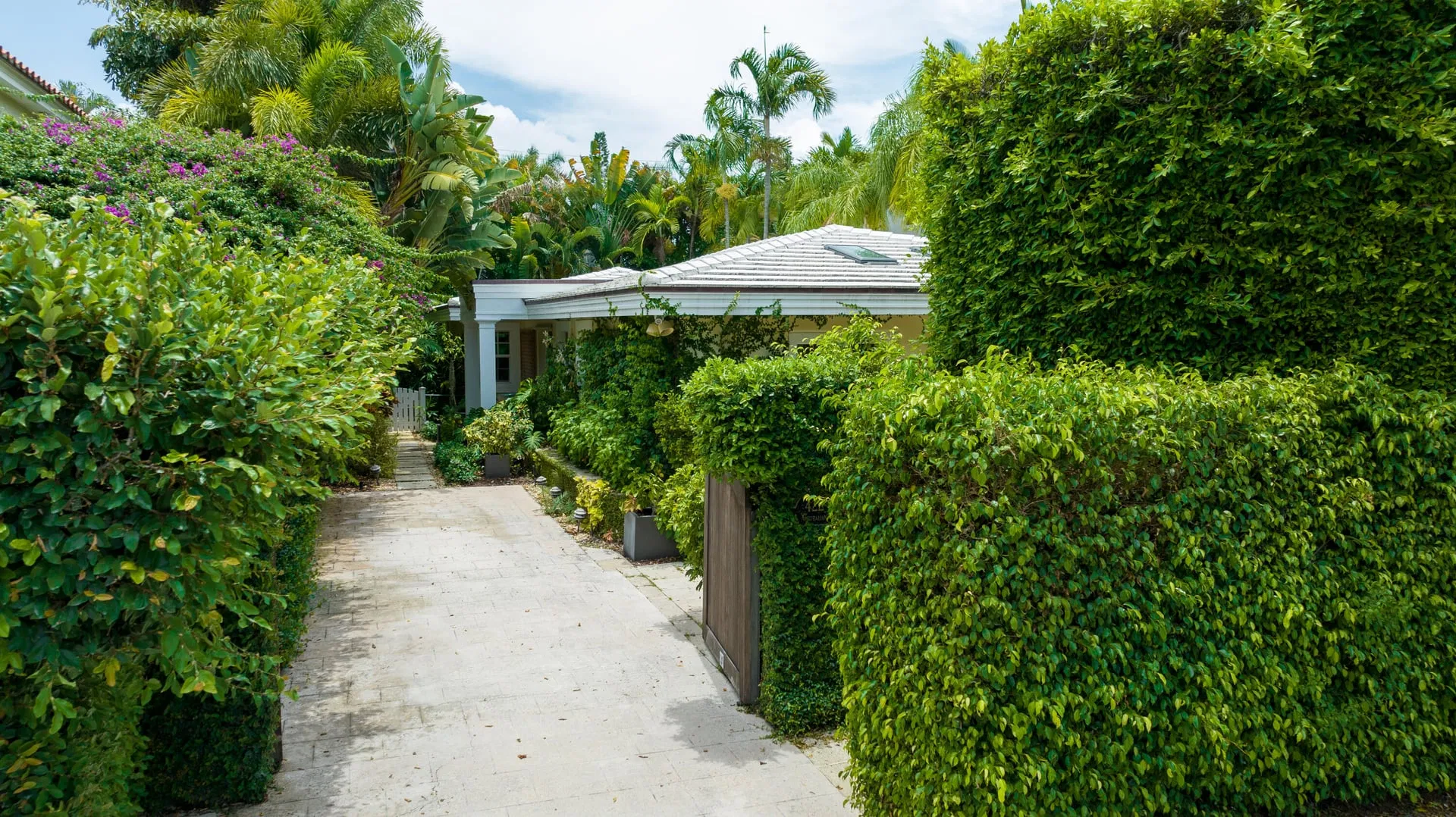 422 Australian Avenue — photo 1