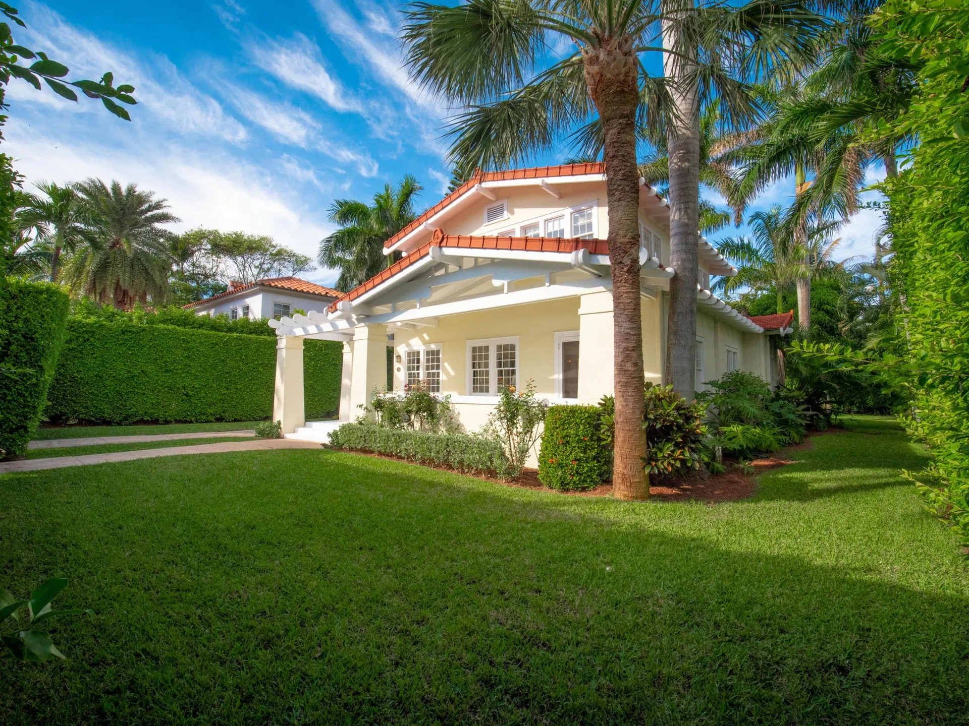 225 Seaspray Avenue — photo 1