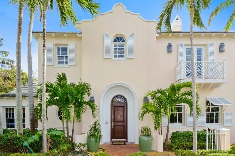 208 Bahama Lane — photo 1