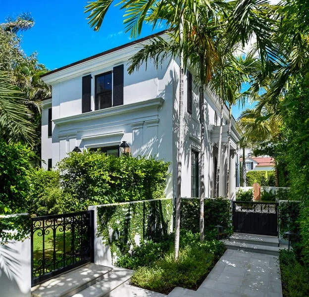 215 Seabreeze Avenue — photo 1