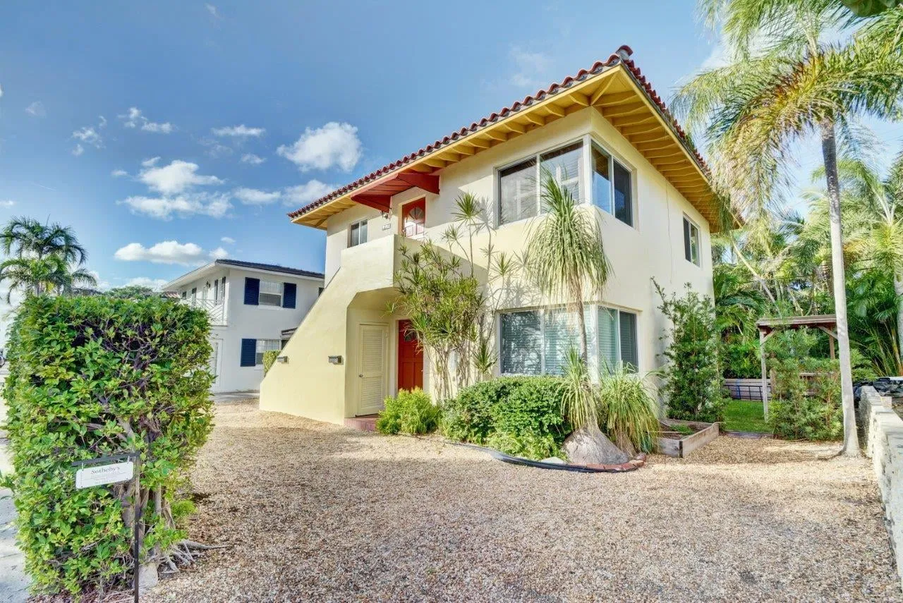 227 Oleander Avenue — photo 1