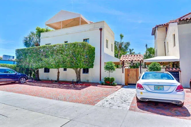 214 Chilean Avenue #J — photo 1