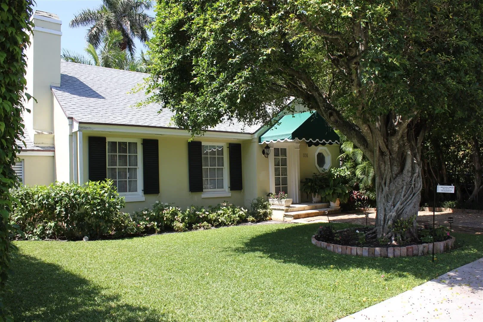 316 Seabreeze Avenue — photo 1