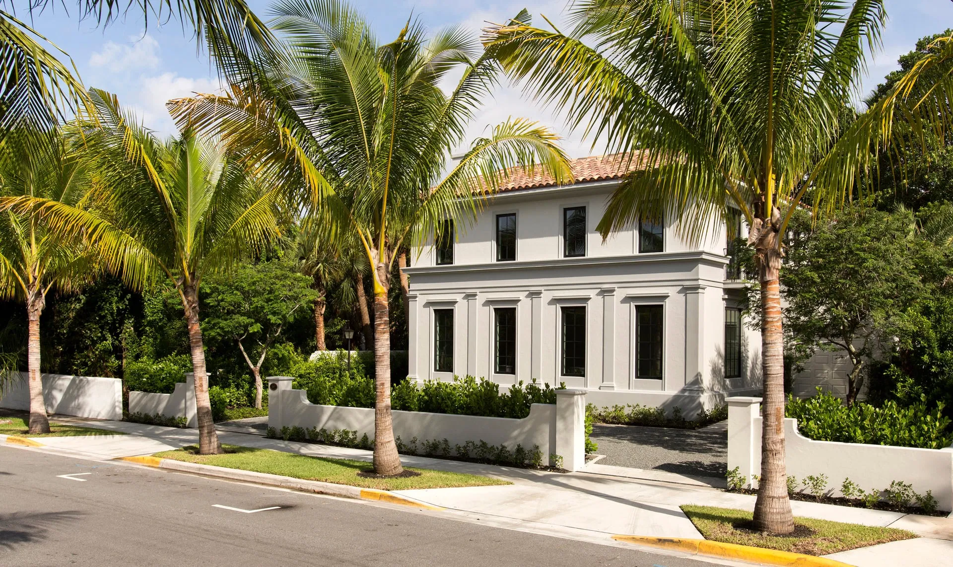 327 Barton Avenue — photo 1
