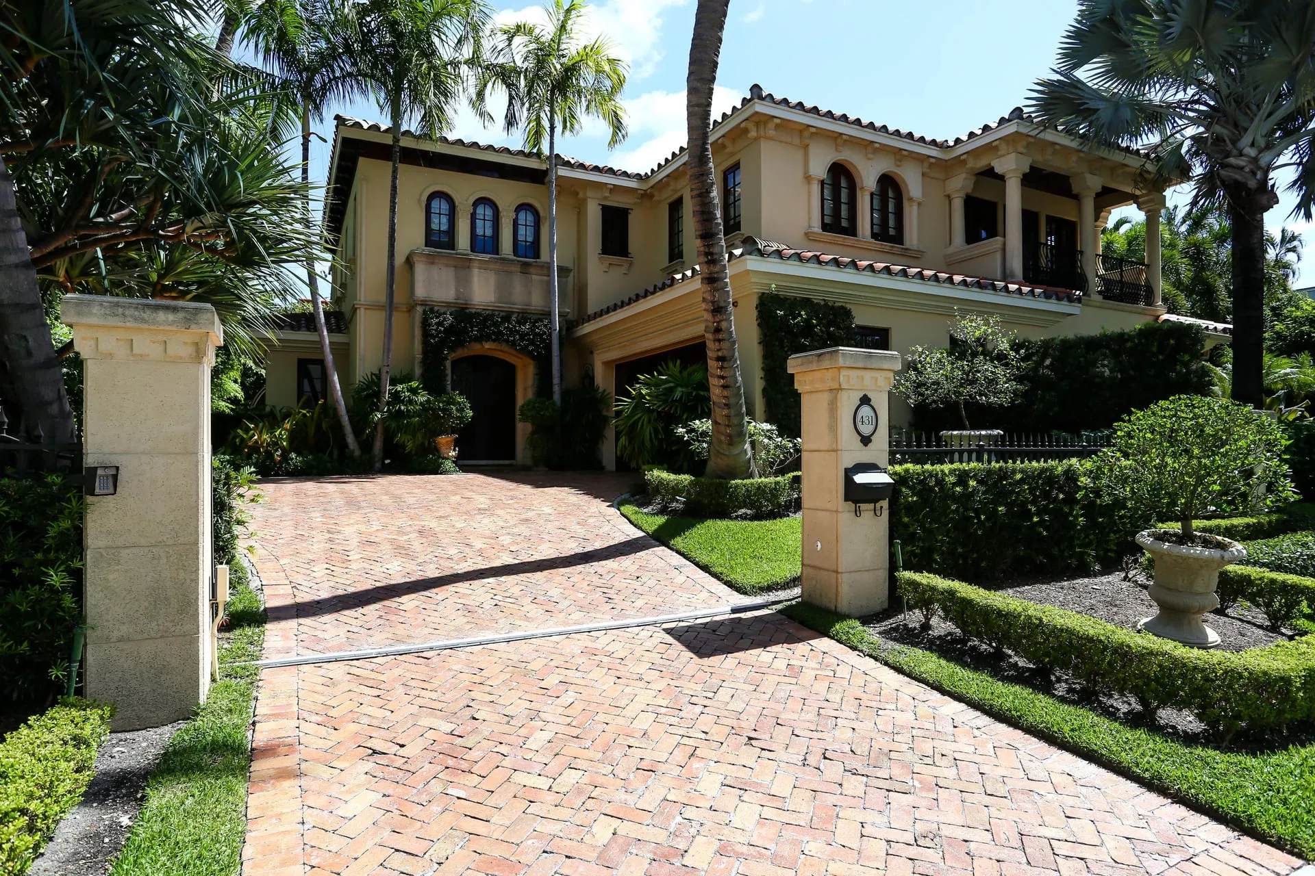 431 Chilean Avenue — photo 1
