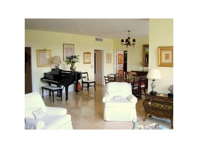 315 S Lake Drive #3C — photo 1