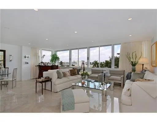 44 Cocoanut Row #401A — photo 1