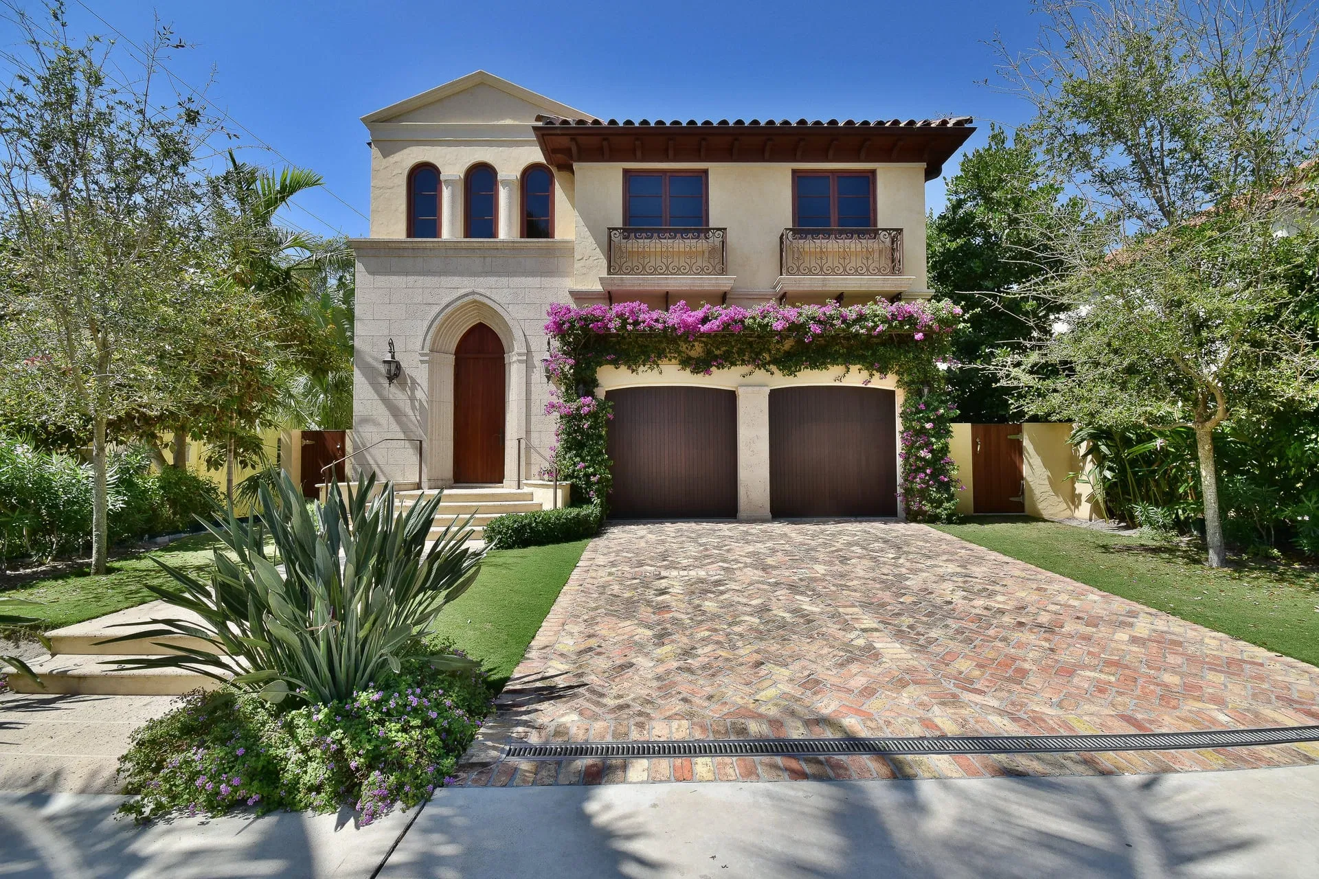 358 Hibiscus Avenue — photo 1