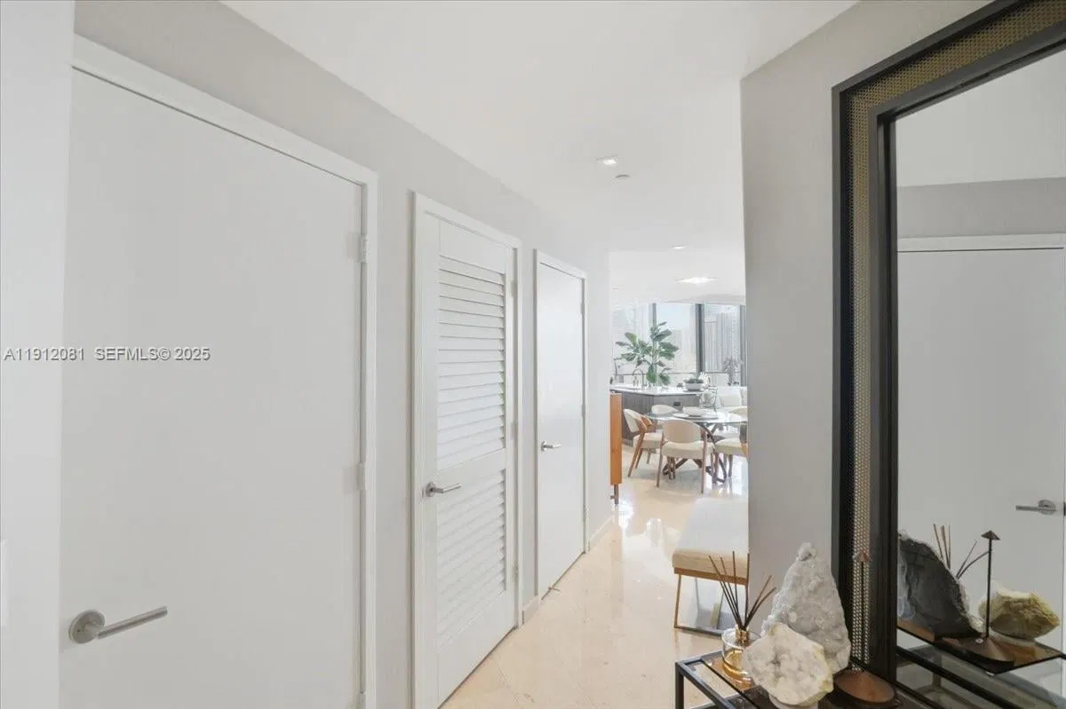 88 SW 7th Street 1111, Miami, FL 33130