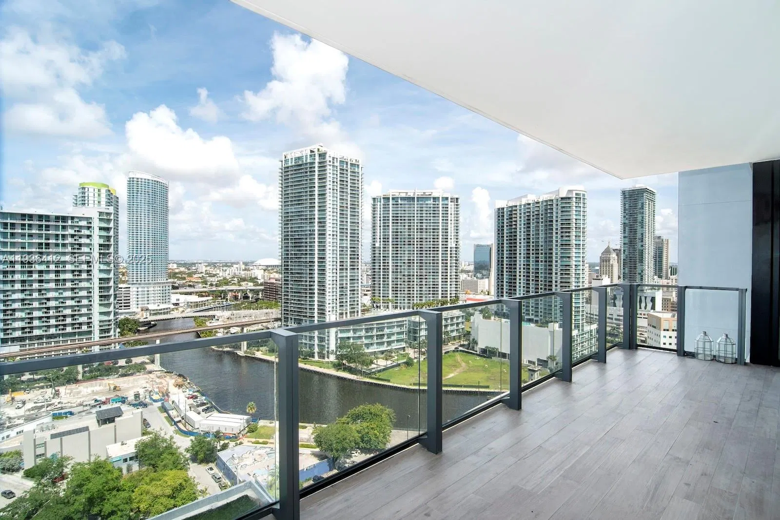 68 SE 6th Street 2010, Miami, FL 33131