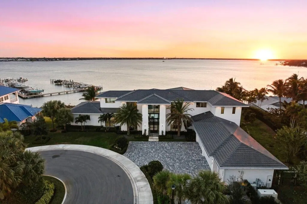 1271 NE Langford Lane, Jensen Beach, FL 34957