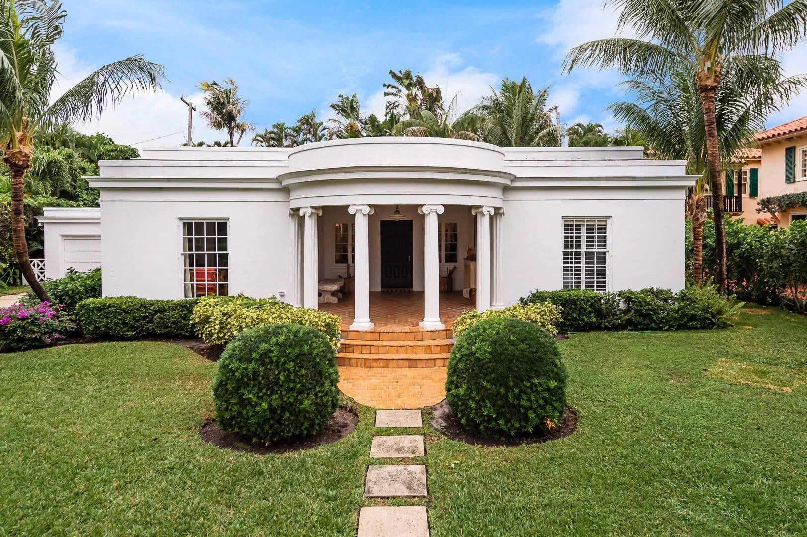 425 Seaspray Avenue — photo 1