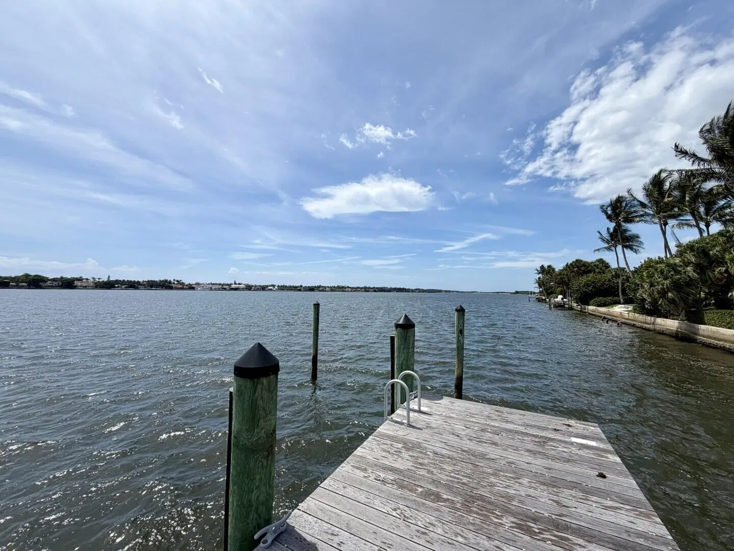 690 Island Drive — photo 1