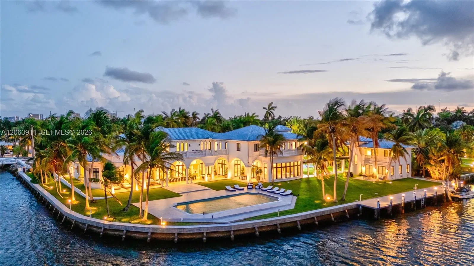 900 S Northlake Drive, Hollywood, FL 33019