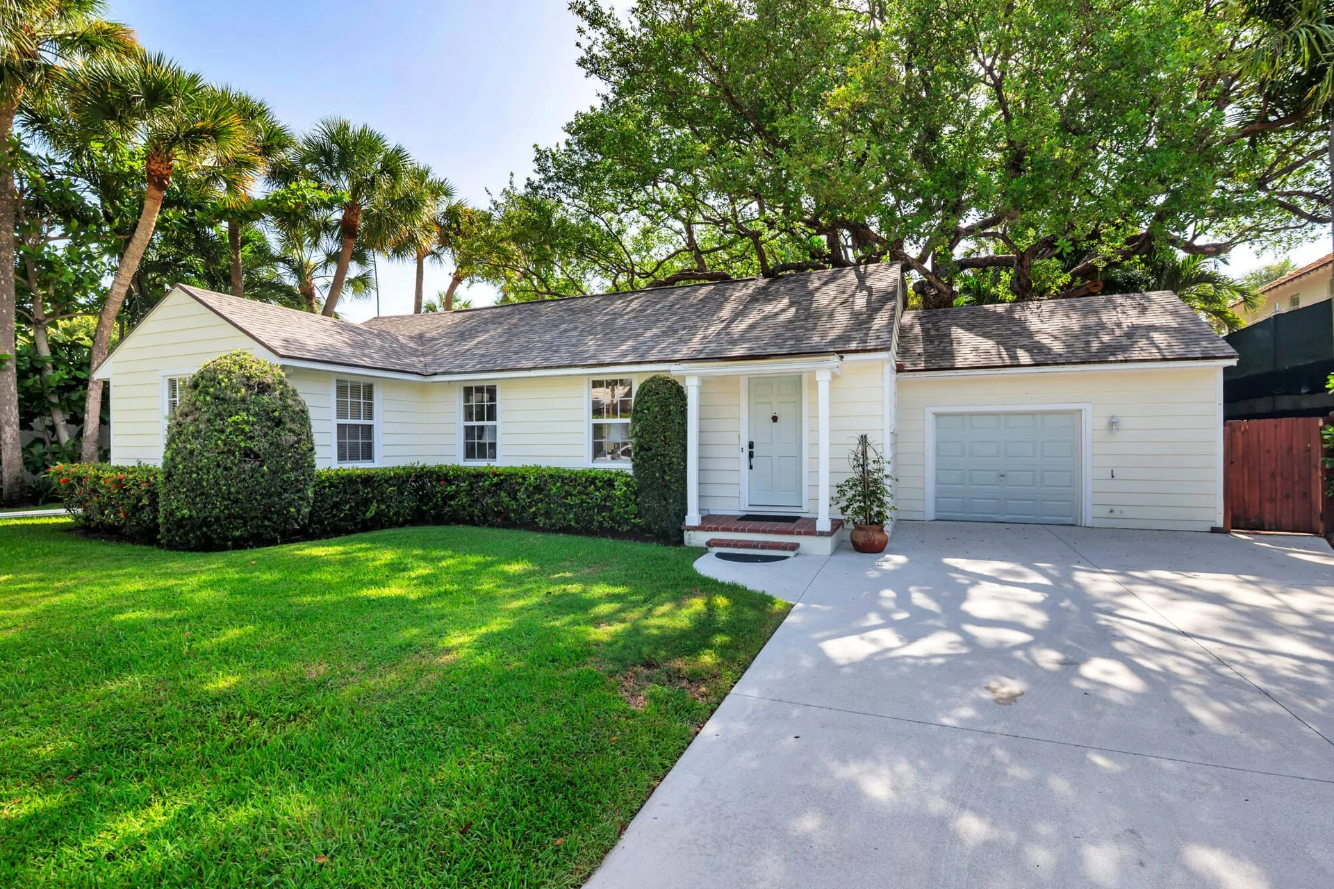 1161 N OCEAN Way — photo 1