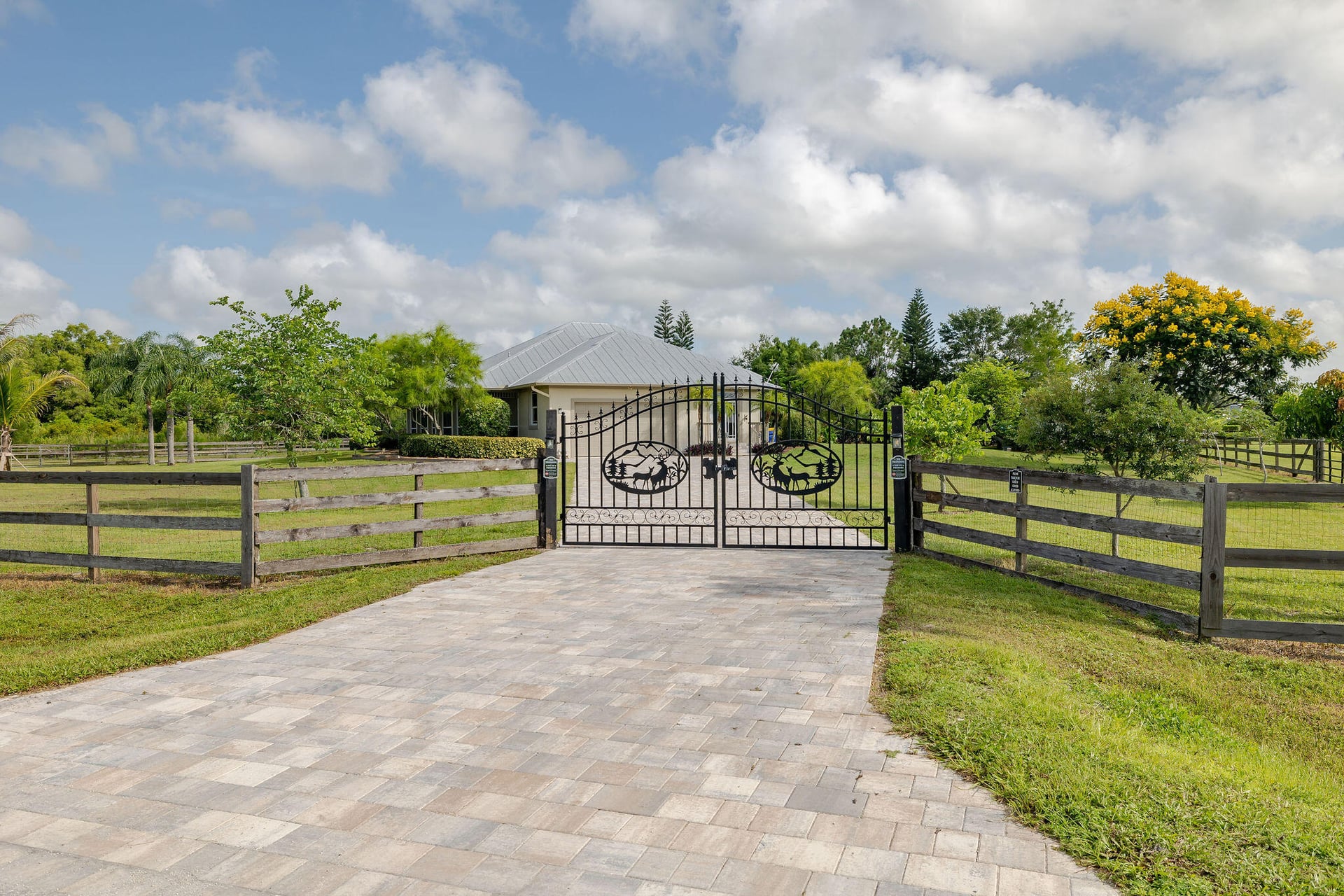 19005 SW GREY FOX Trail, Indiantown, FL 34956