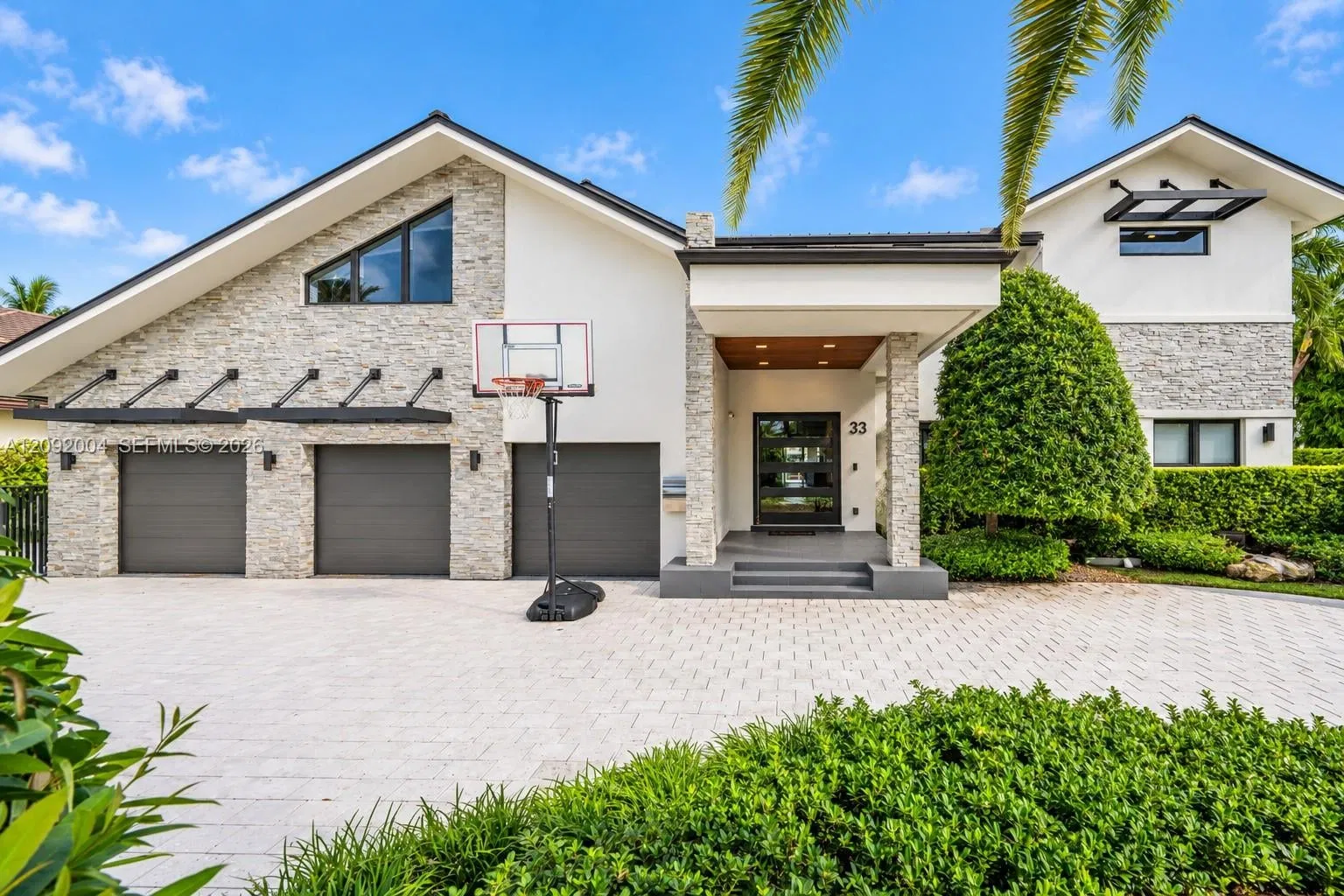 33 Pelican Drive, Fort Lauderdale, FL 33301